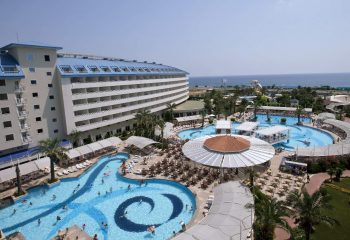 Hotel Crystal Admiral Resort Suites & Spa