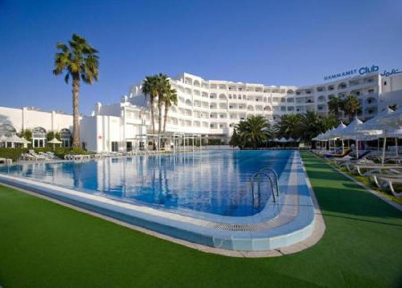 Hotel se nalazi u mestu Yasmine Hammamet. Udaljen je oko 10km od centra Hammameta. U neposrednoj je blizini marine Yasmine Hammamet, oko 100km od aerodroma u Monastiru, oko 75km od aerodroma u Tunisu.